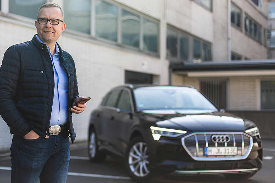 Jens Wemheuer, Geschäftsführer des IT-Unternehmens Infi nitas, ist vor einem Jahr auf den Audi e-tron umgestiegen – und ist begeistert.